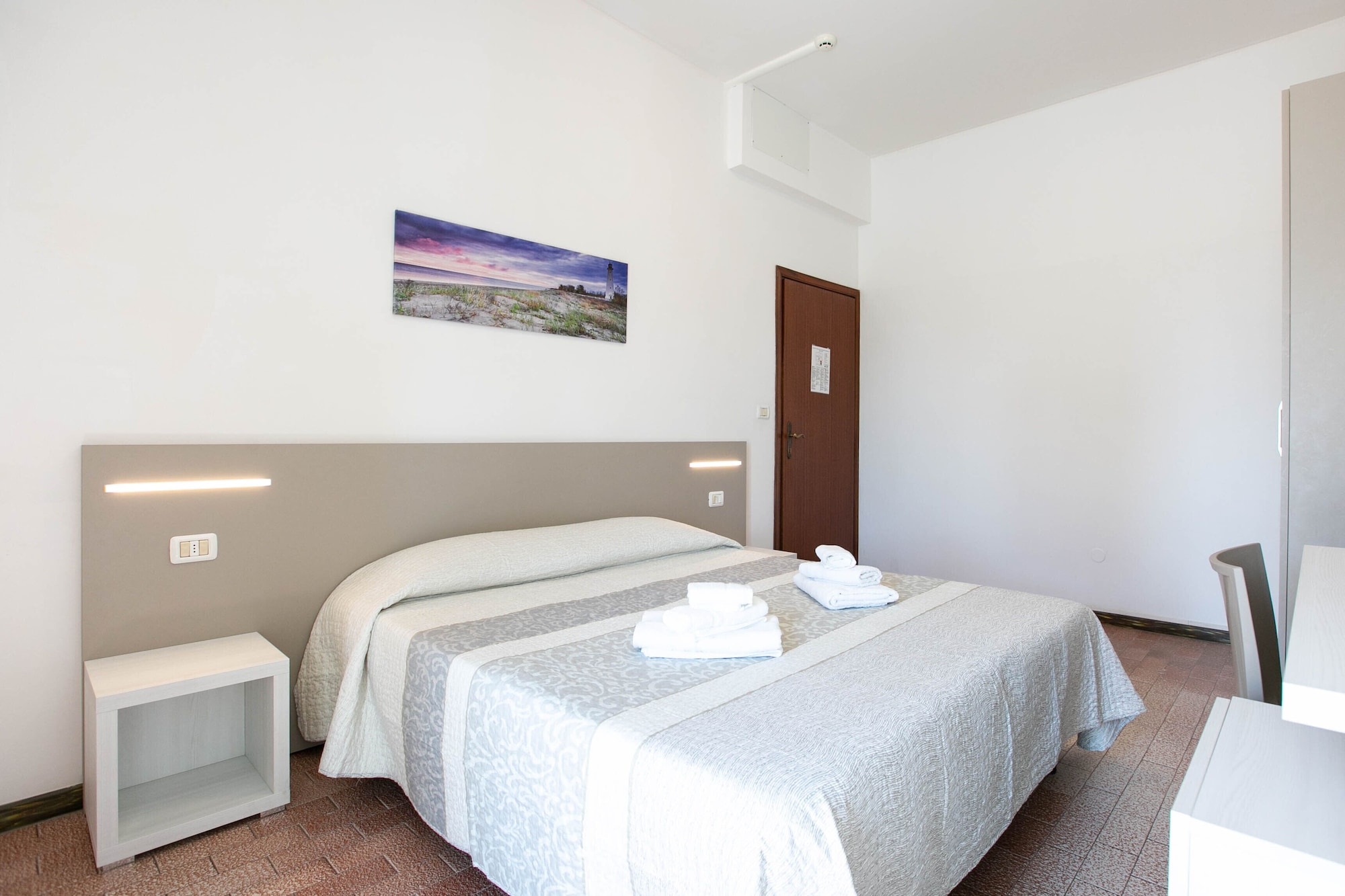 STANDARD, DOUBLE OR TWIN BED