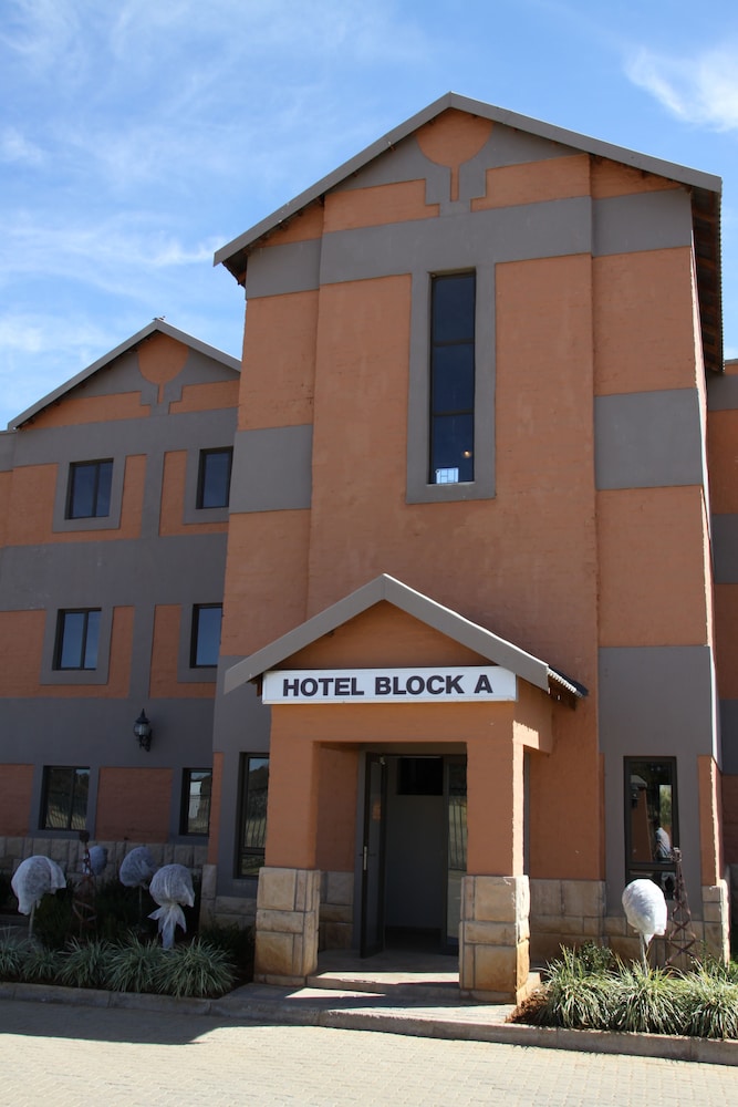 Bains Lodge 1/41