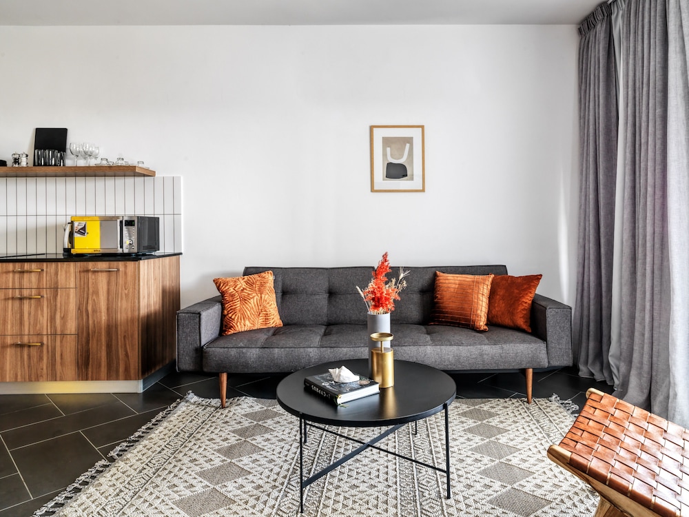 Liv Urban Larnaca 34/50