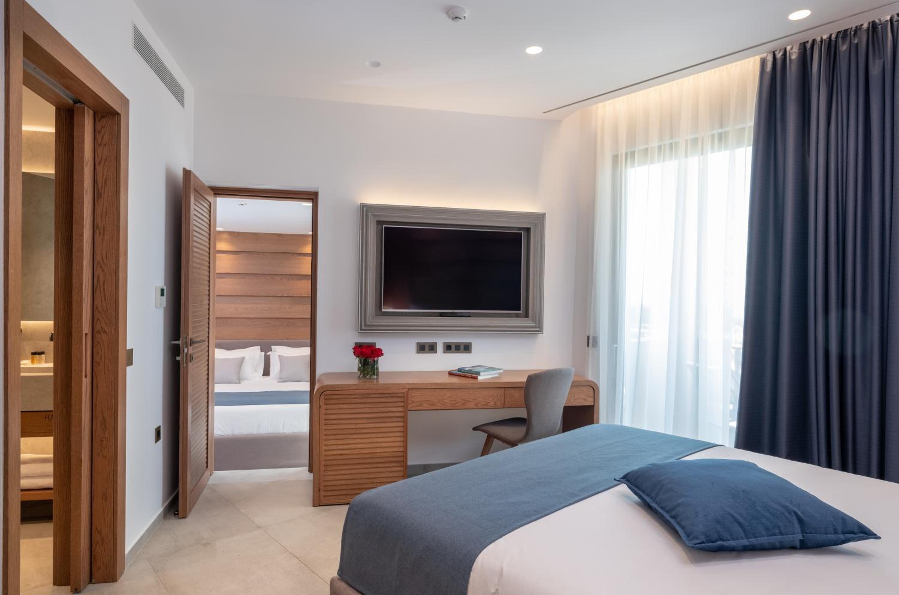 2 Bedrooms, Family Suite, Prestige, Garden View, 2 Bathrooms