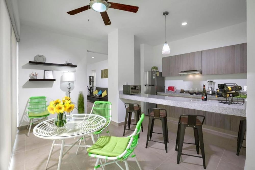 Velas Condos 32/48