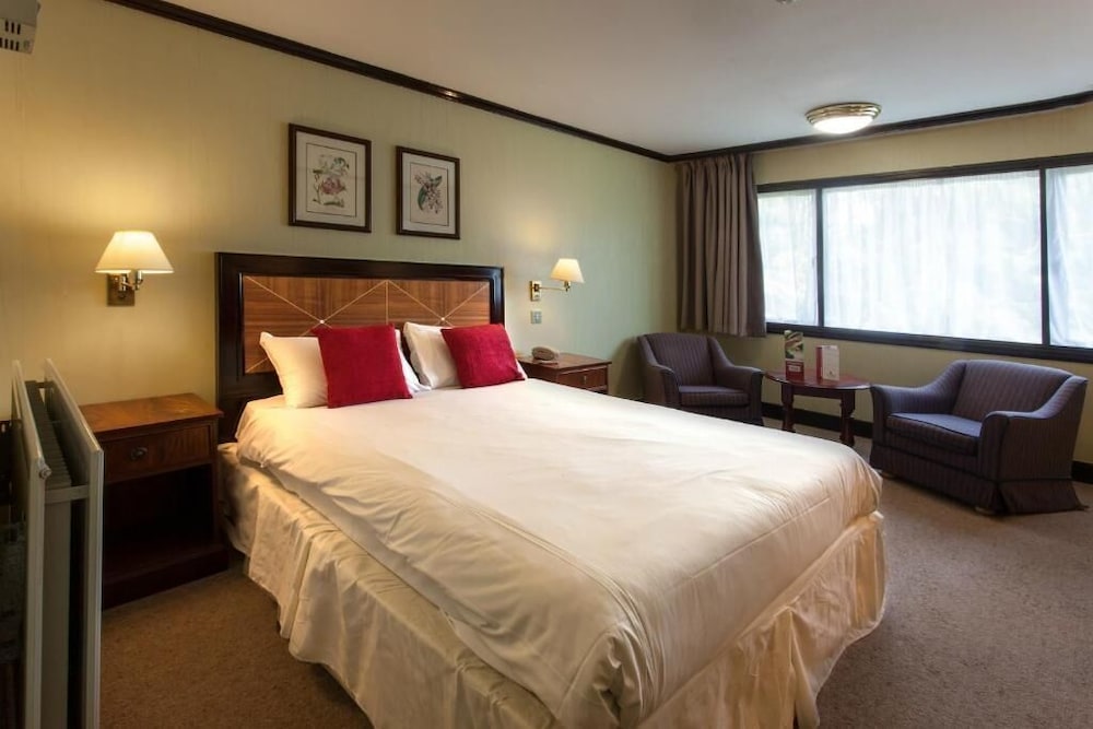 Europa Gatwick Hotel 11/50