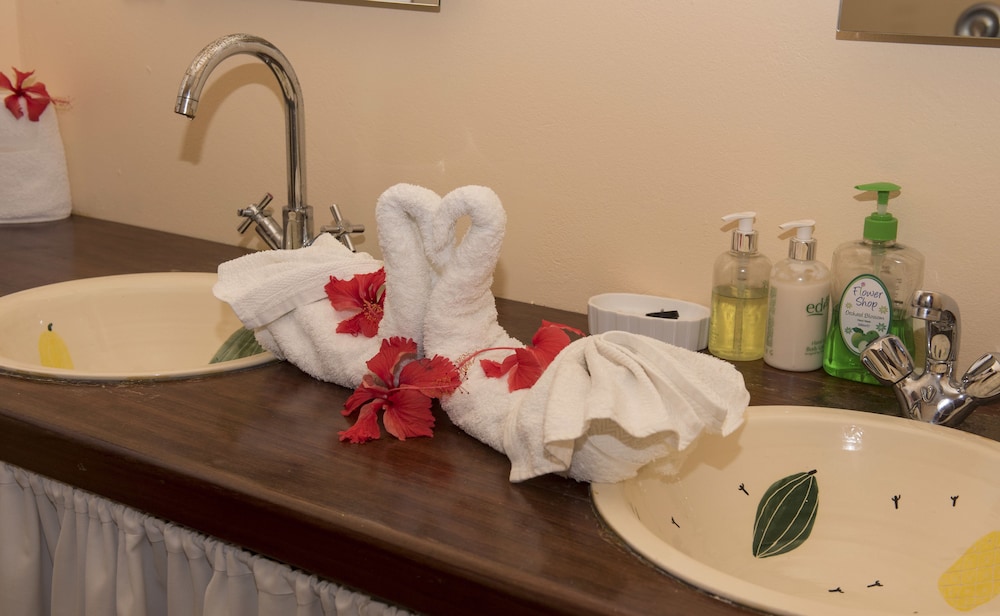 Petite Anse Hotel 47/49