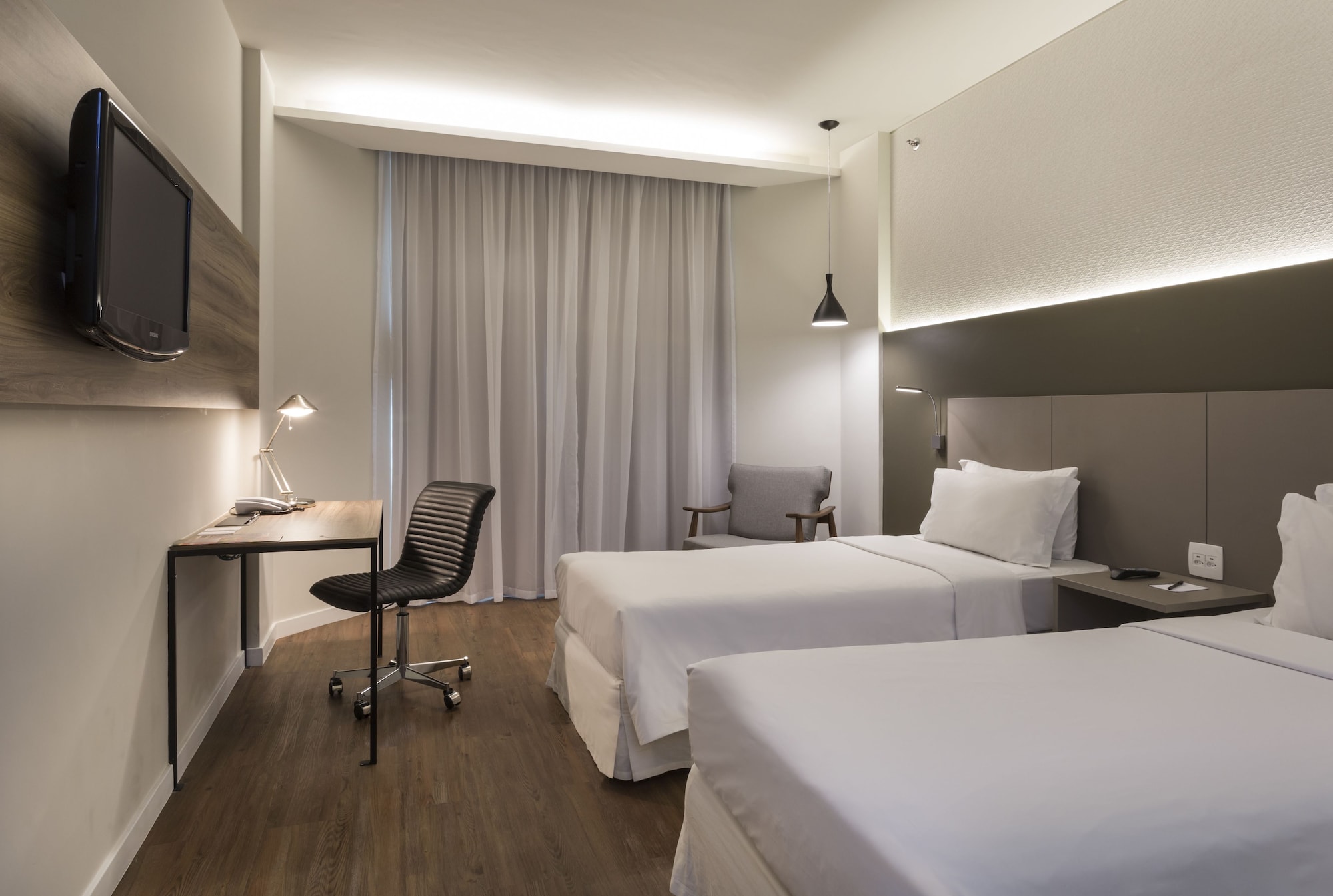 LUXURY, TWIN BEDS