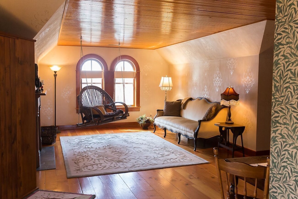 Round Barn Farm B & B Event Center 15/56