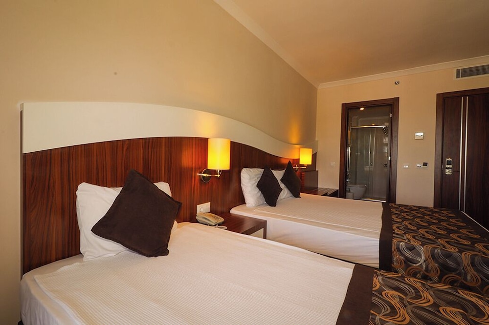 Throne Beach Resort and Spa 11/50