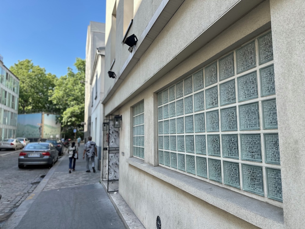 Merryl Hotel 35/43