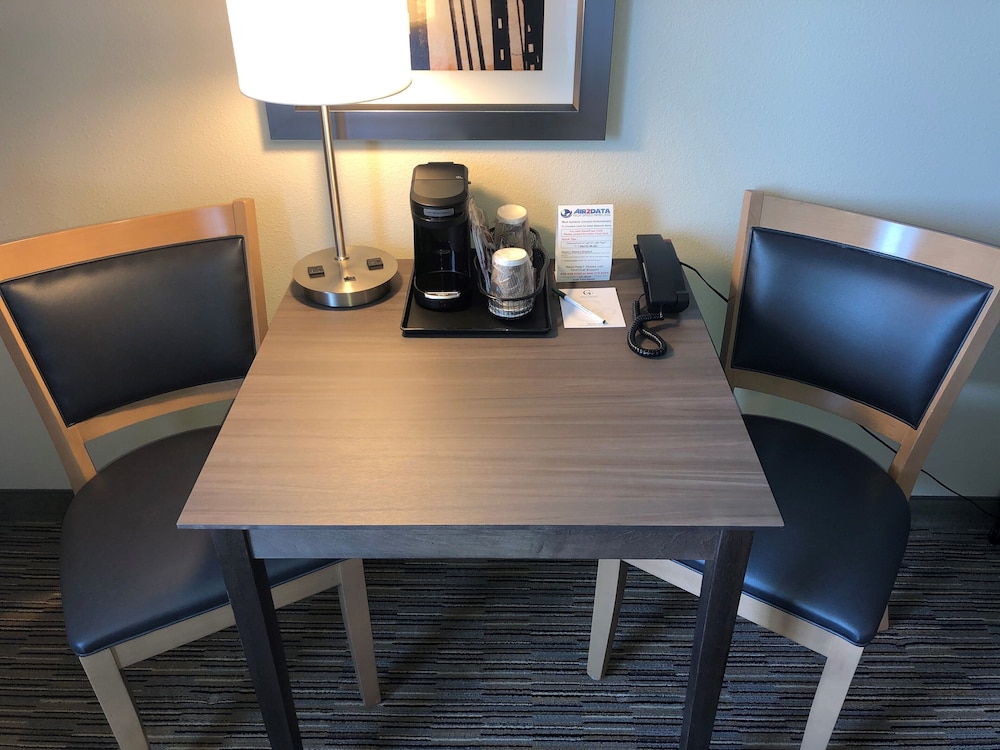 GrandStay Hotel & Suites Rock Valley 16/32