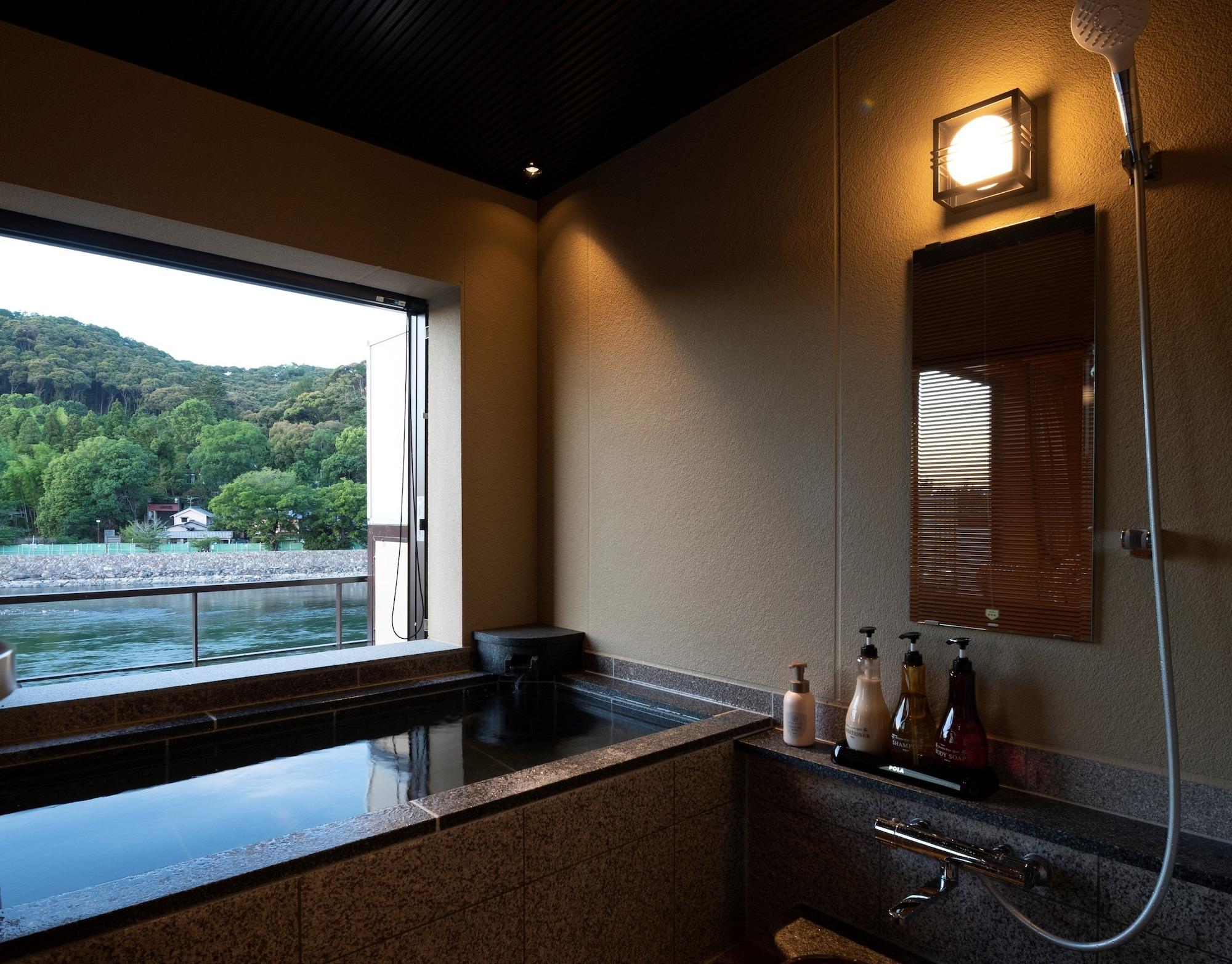 Luxury, Twin Beds, River View, Outdoor Bath، Kyoto Uji Hanayashiki Ukifune En 3/3