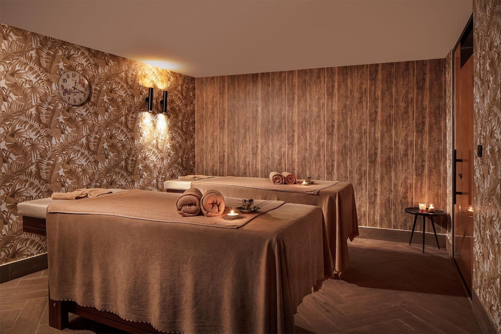 The Westist Hotel & Spa 50/69