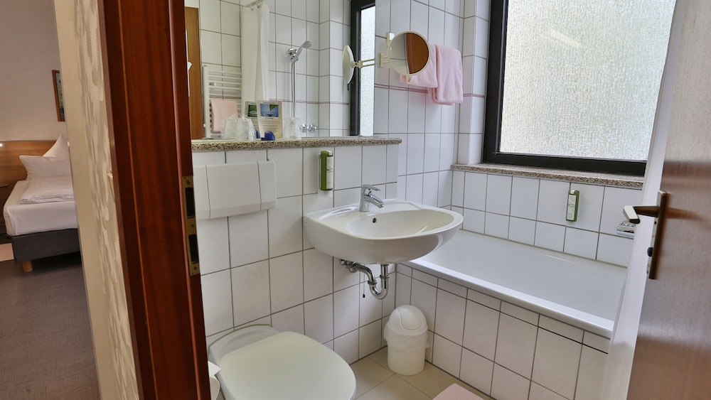 Hotel Am Bismarck 2/24