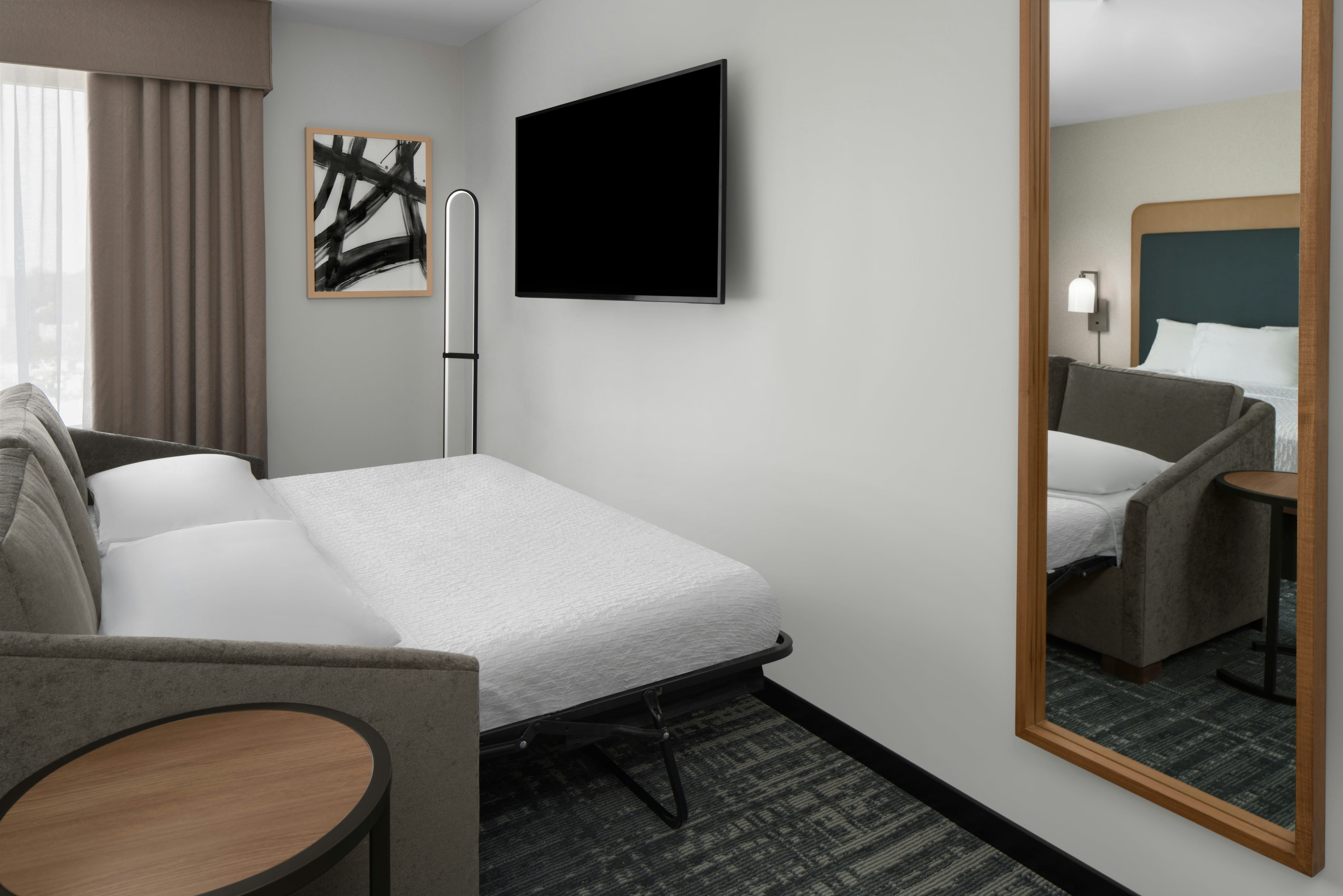 1 BEDROOM, SUITE, KING BED