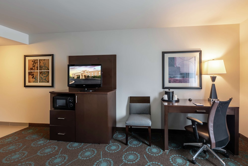 Hampton Inn Anderson/ Alliance Business Park 33/45
