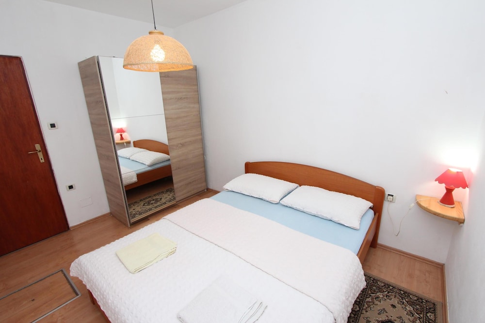 APARTMENTS LORA 27/66