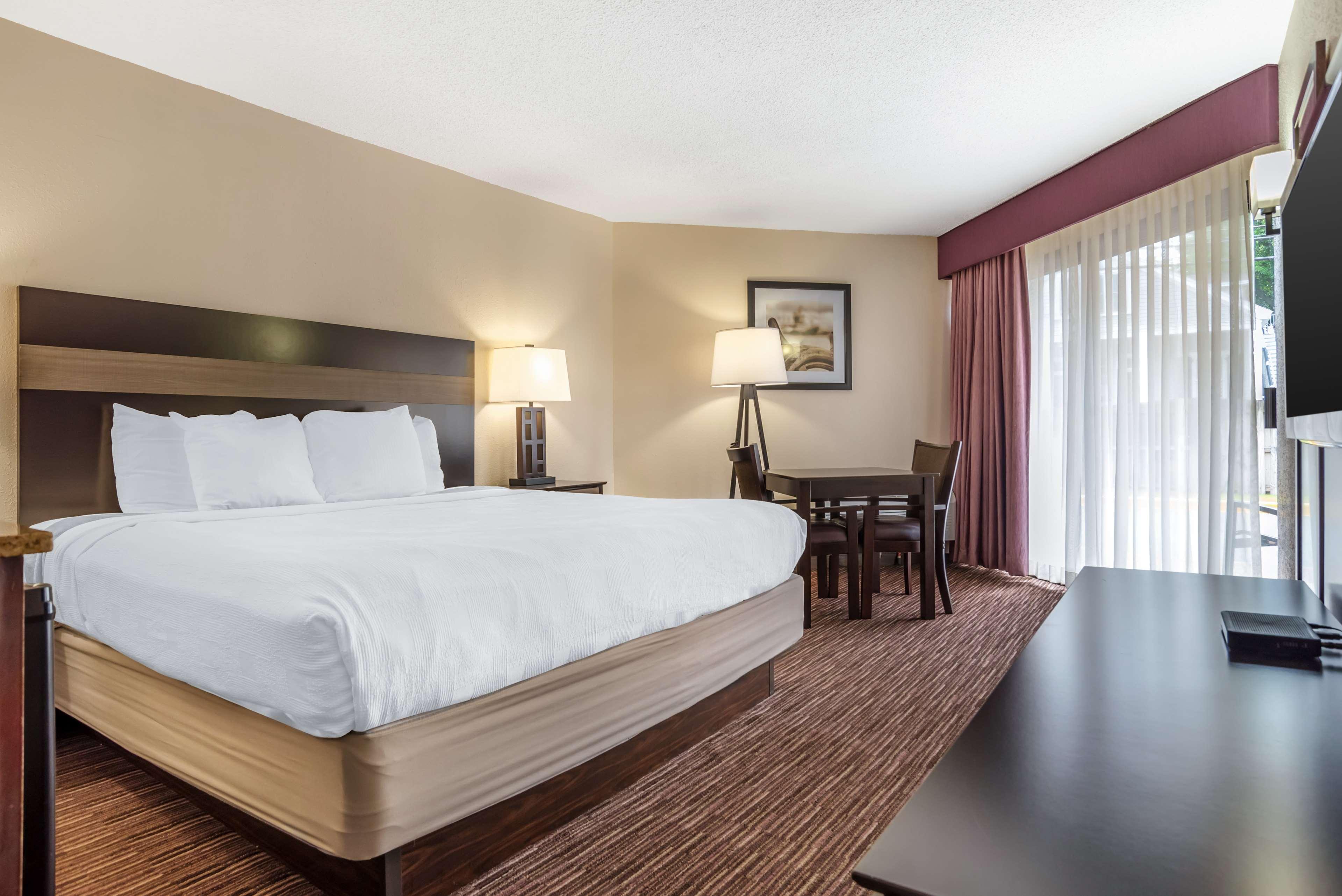 Garden, King Bed, Patio, Bathtub