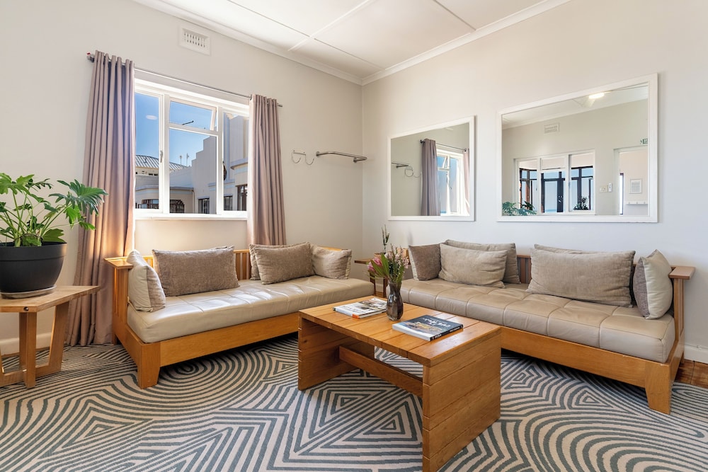 Camps Bay Village 40/50