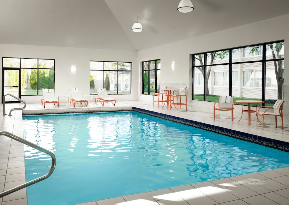 Holiday Inn Suites Boston Peabody 27/62