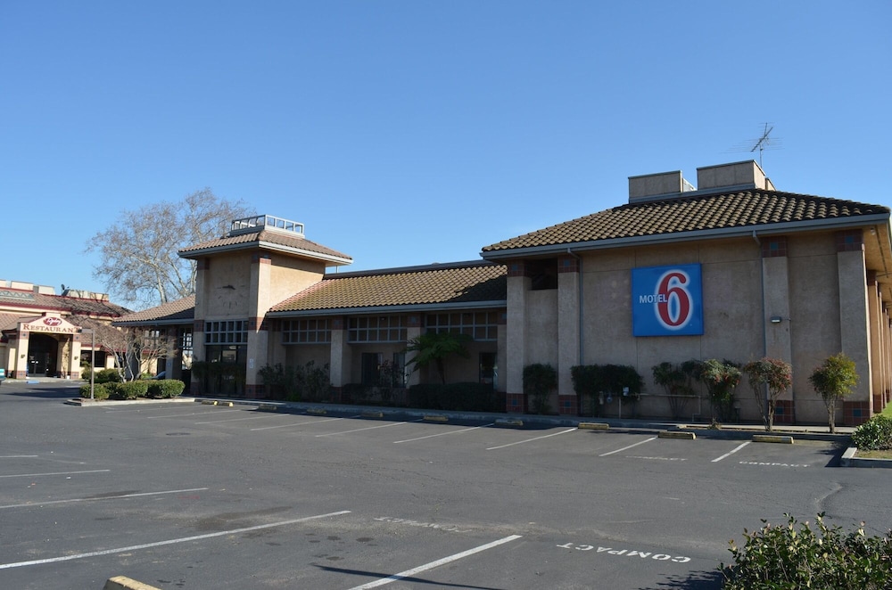 Motel6 Oakdale, CA 60/67