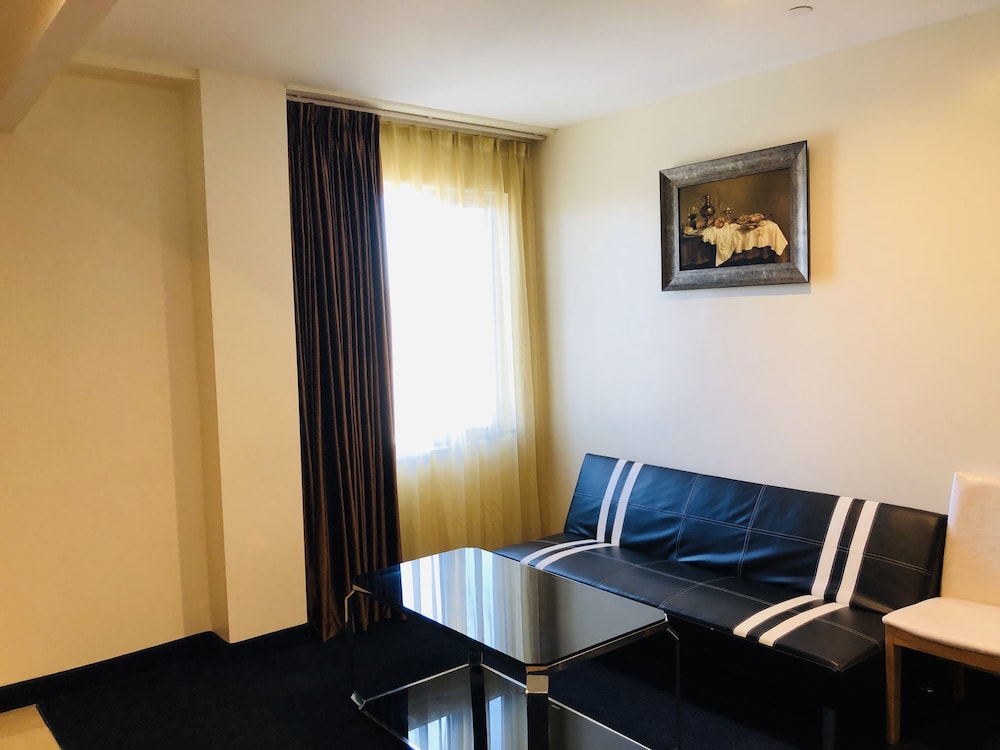 John Hotel 30/41