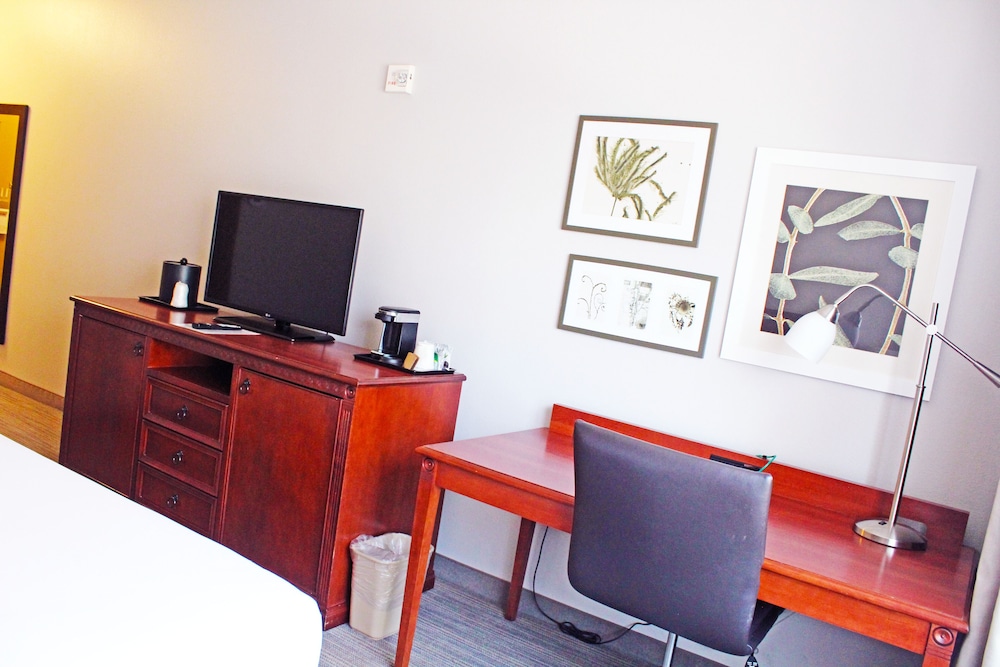 Marinette WI Hotel 3/50