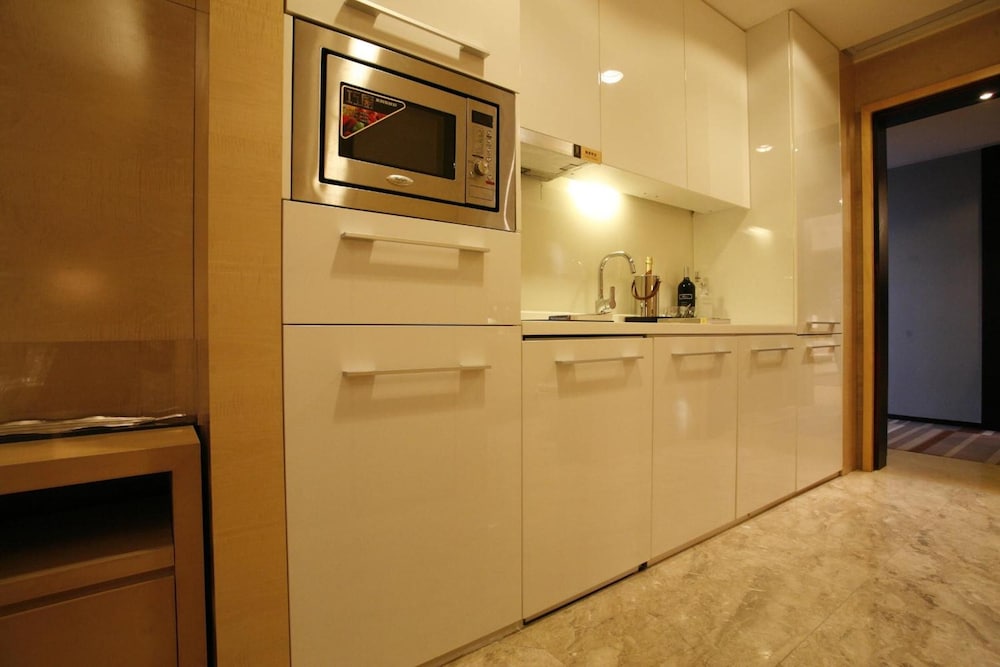 Estay Residence Poly World Trading Center 5/64