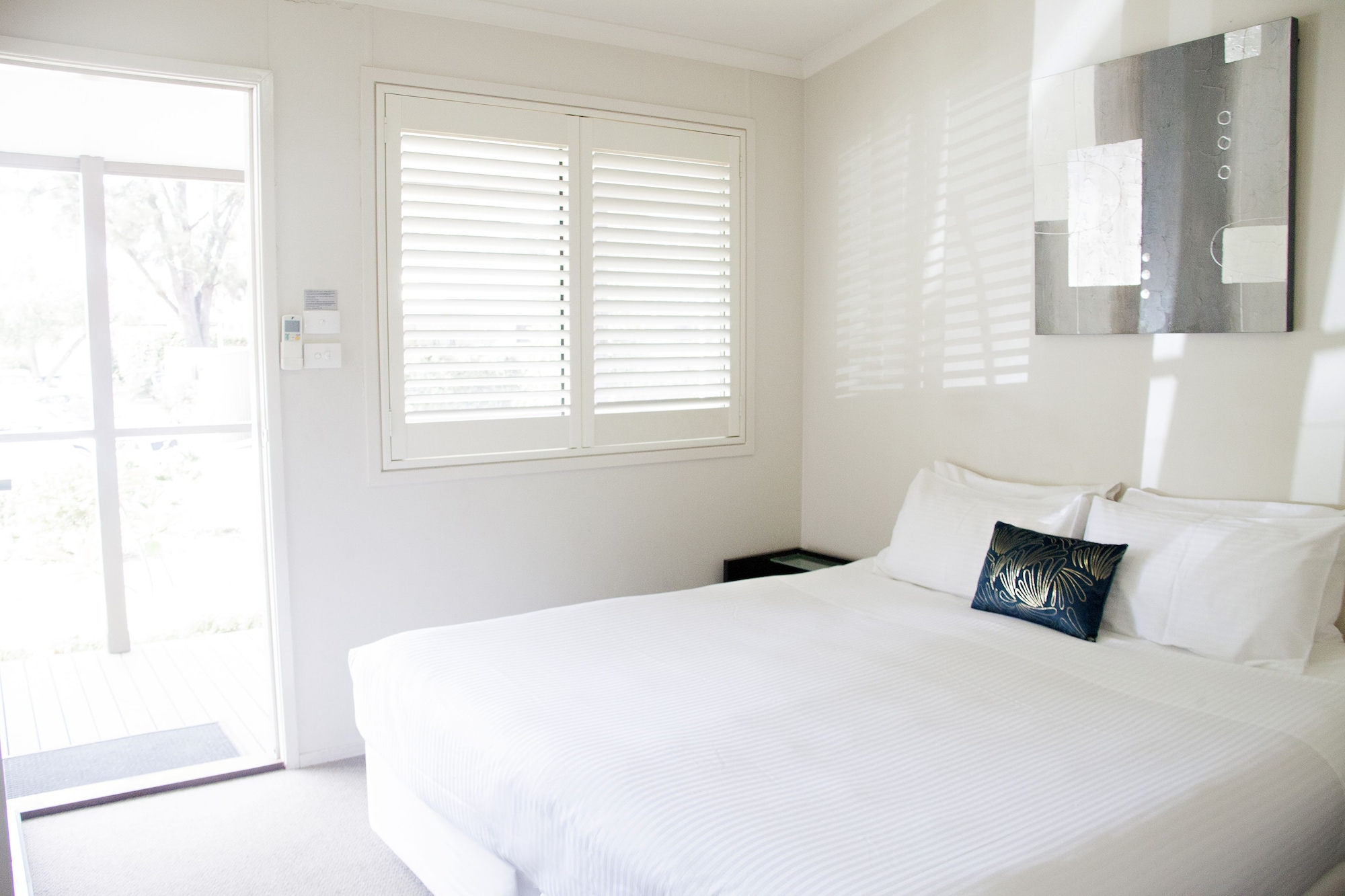 STUDIO, KING BED