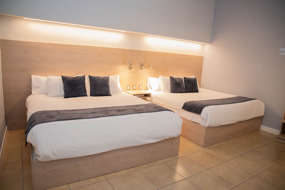 Deluxe, Suite, 2 King Beds