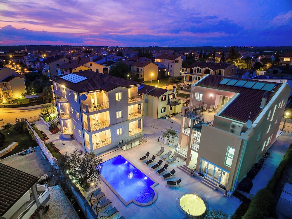 Villa Nina Apartments photo4