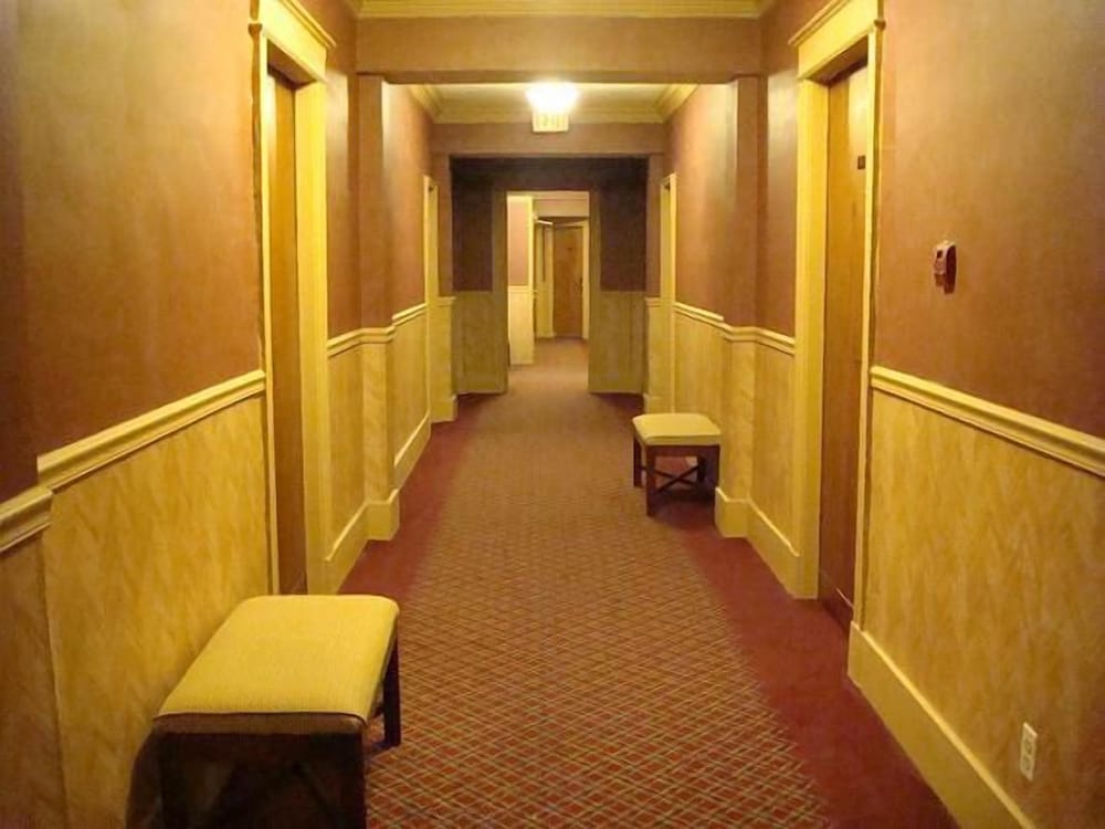 District Hotel 36/59