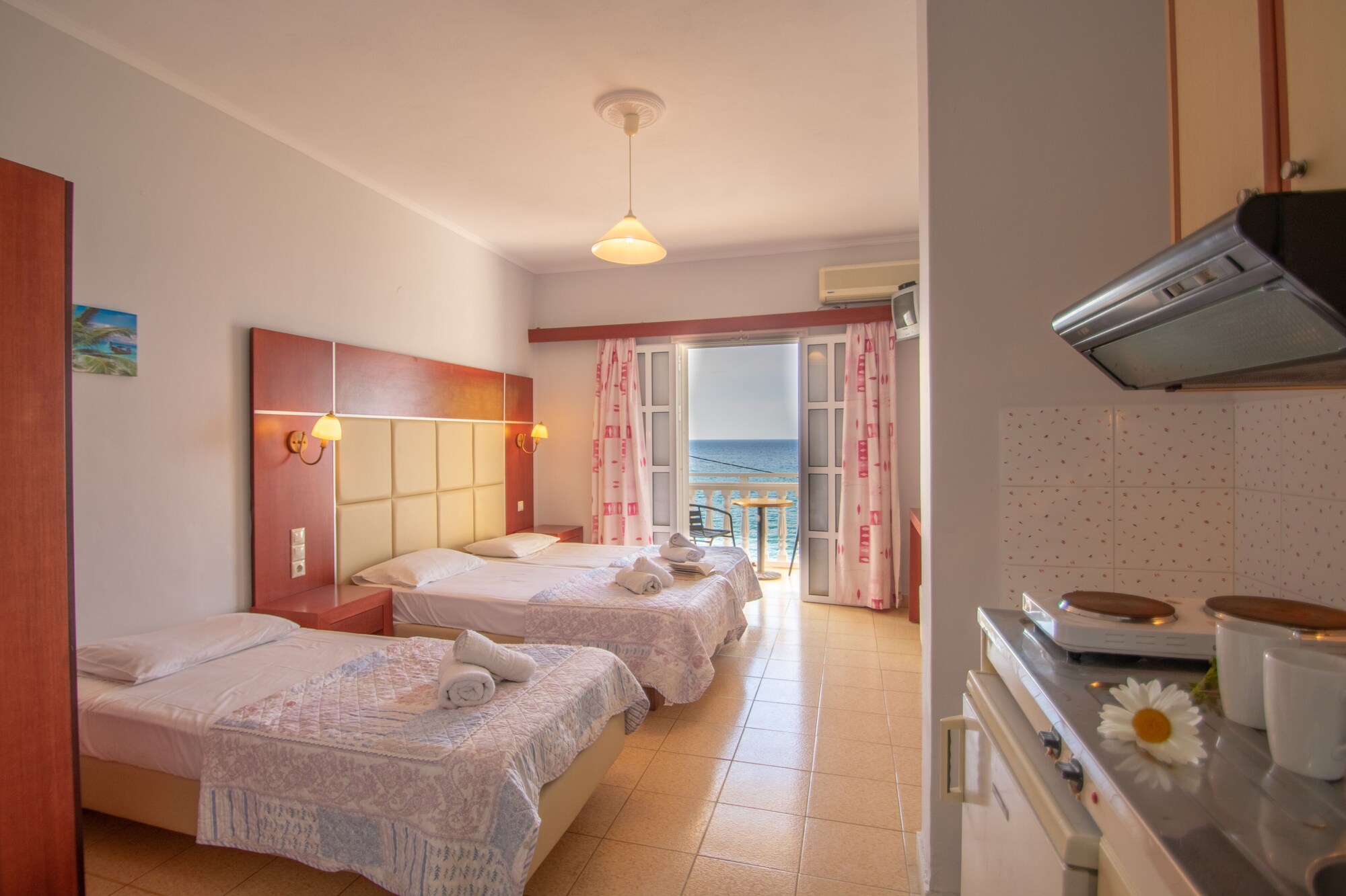 STUDIO, DOUBLE OR TWIN BED, SEA VIEW
