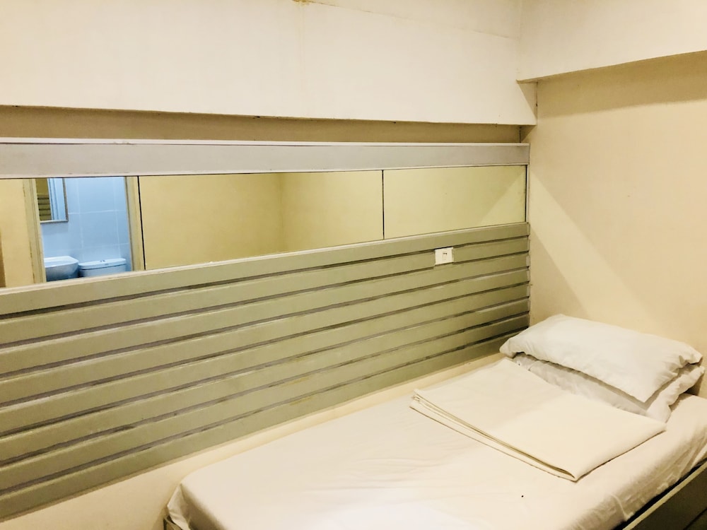 Hometown Hotel Bacolod - Lacson 26/74