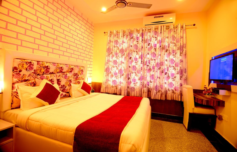 DELUXE, DOUBLE BED