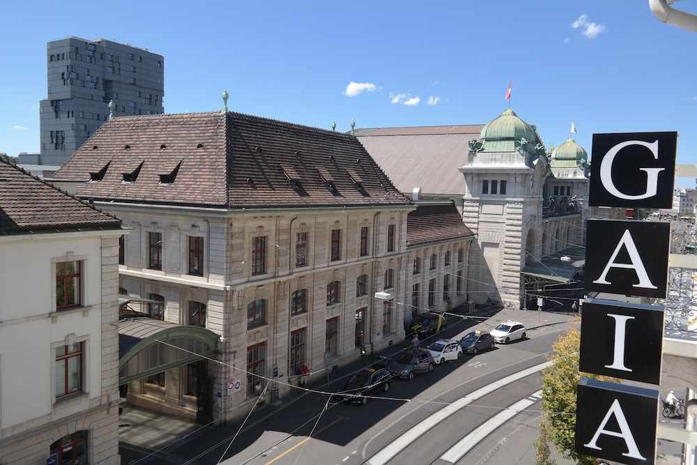 Gaia Hotel 4/75