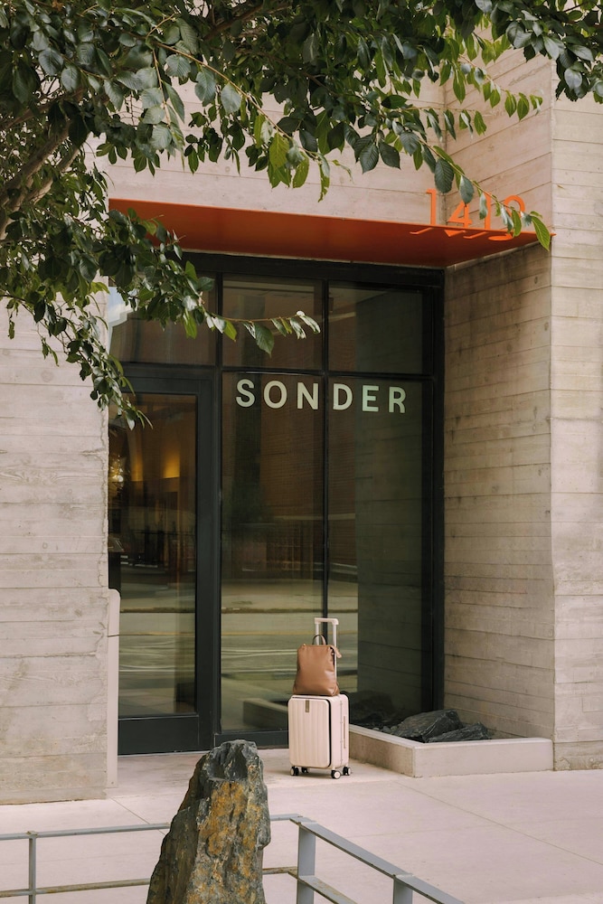 Sonder South Wabash Apartments South Loop 2/44