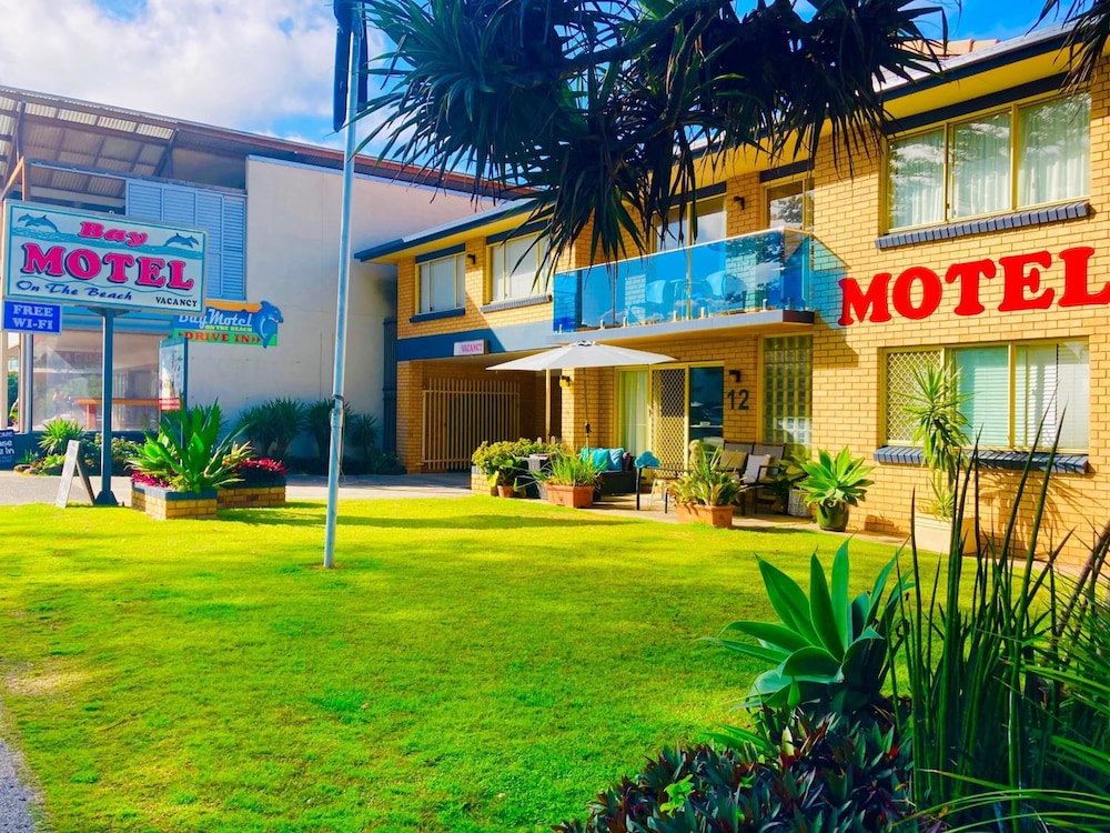 Bay Motel 6/57