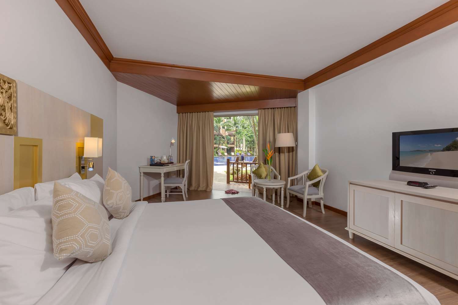Deluxe, King Bed