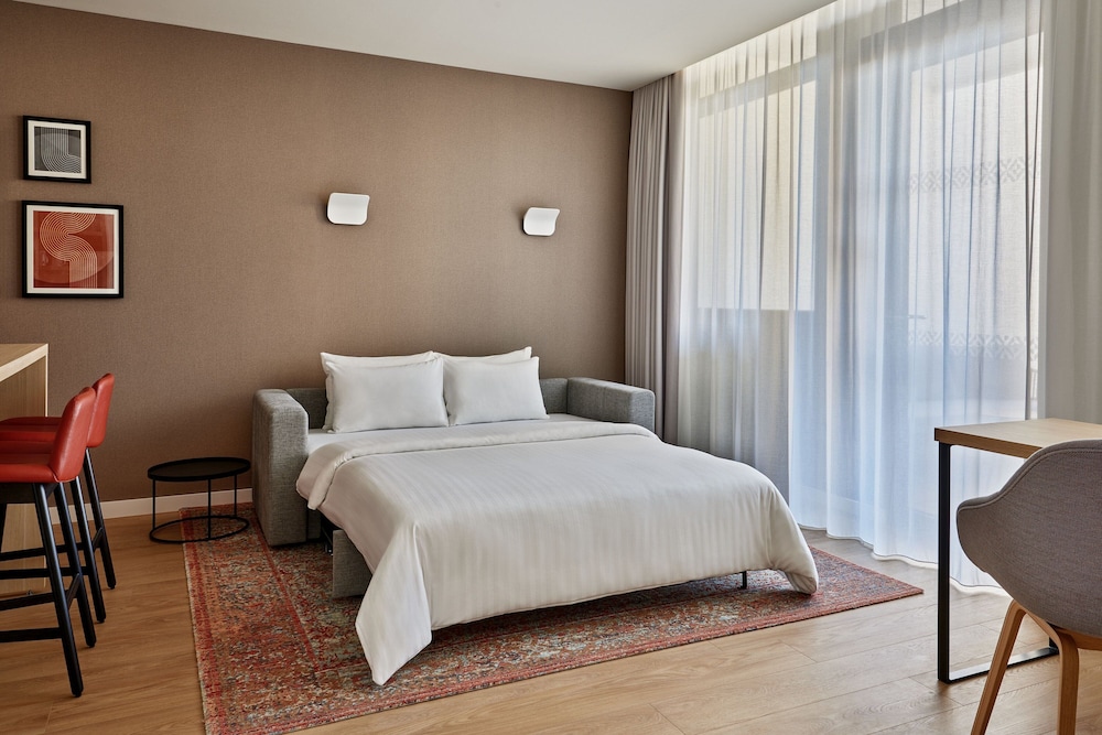 1 Bedroom, Family, Apartment, King Bed, Sofa, Residence Inn by Marriott Munich Central 2/5