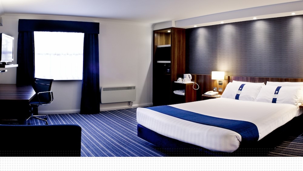 Holiday Inn Express Glenrothes 24/70