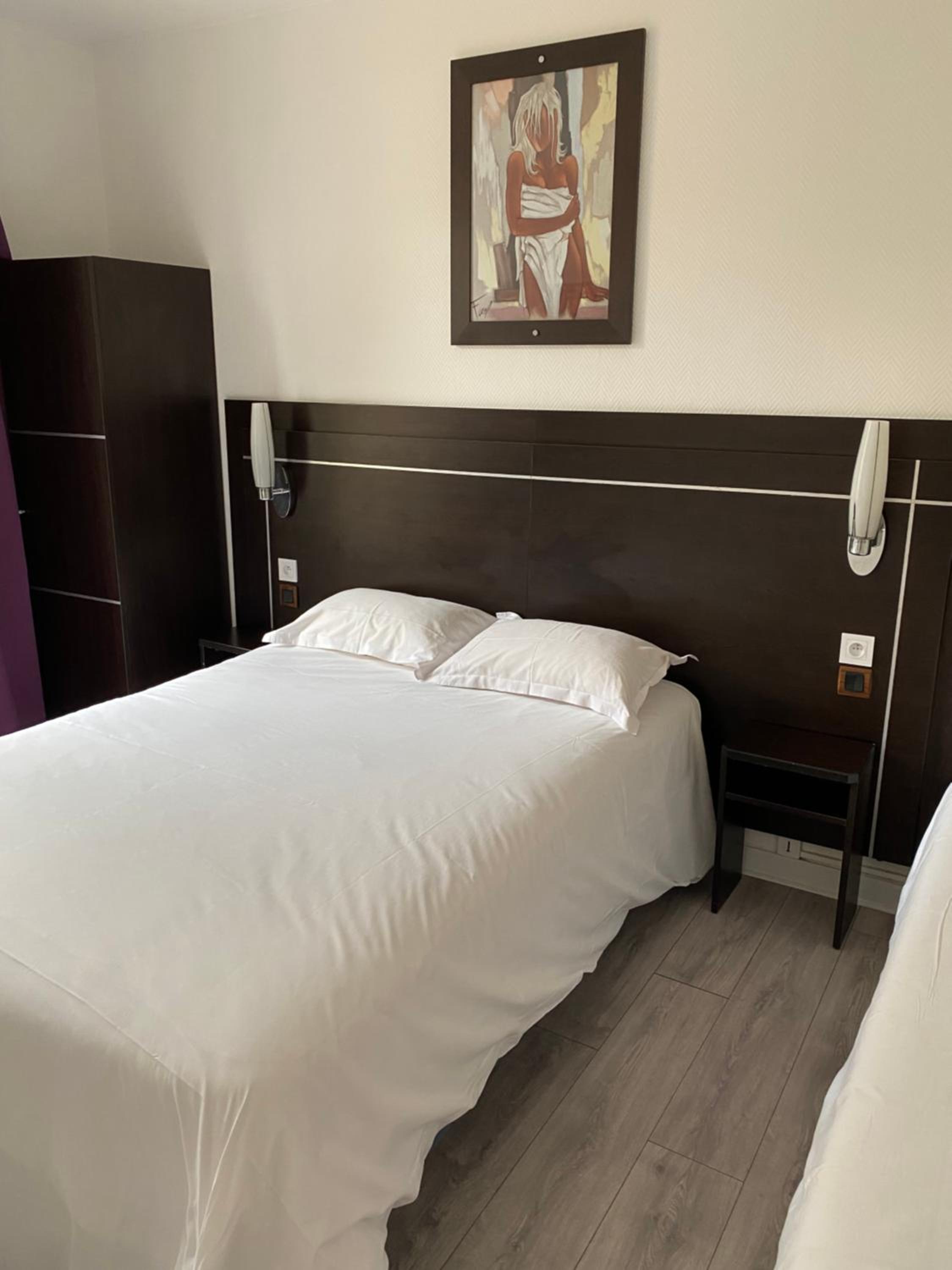 Room, Triple