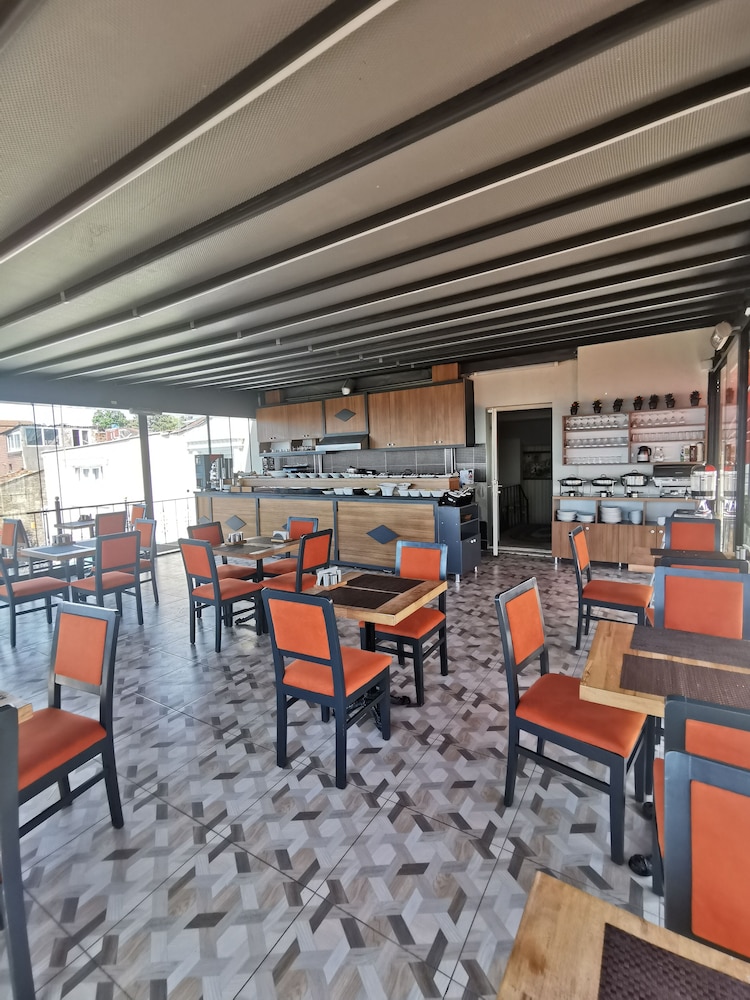 Apple Tree Hotel 50/68