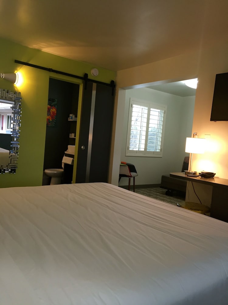 University Inn Tempe 12/45