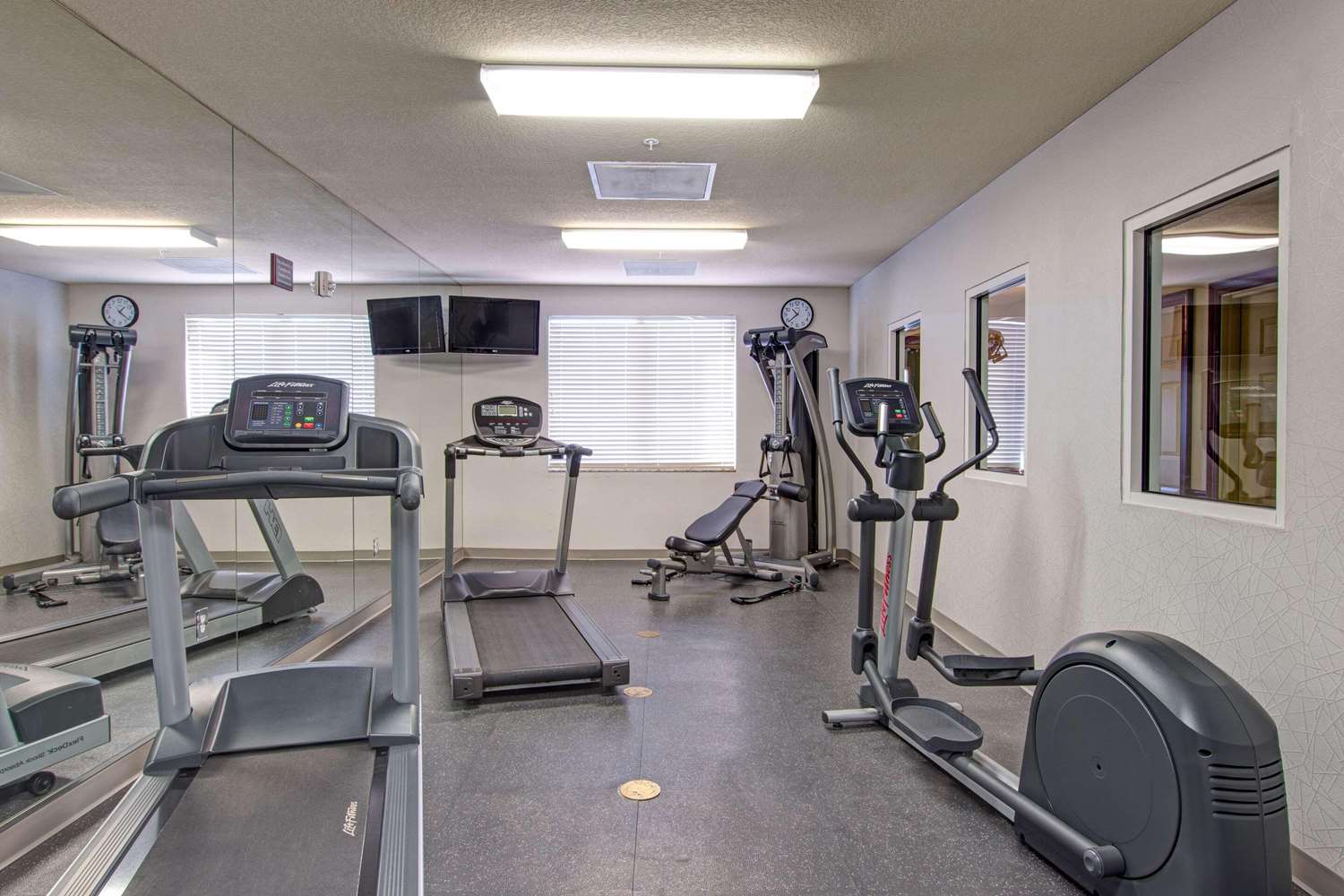 Country Inn & Suites by Radisson, St. Petersburg - Clearwater, FL 27/56