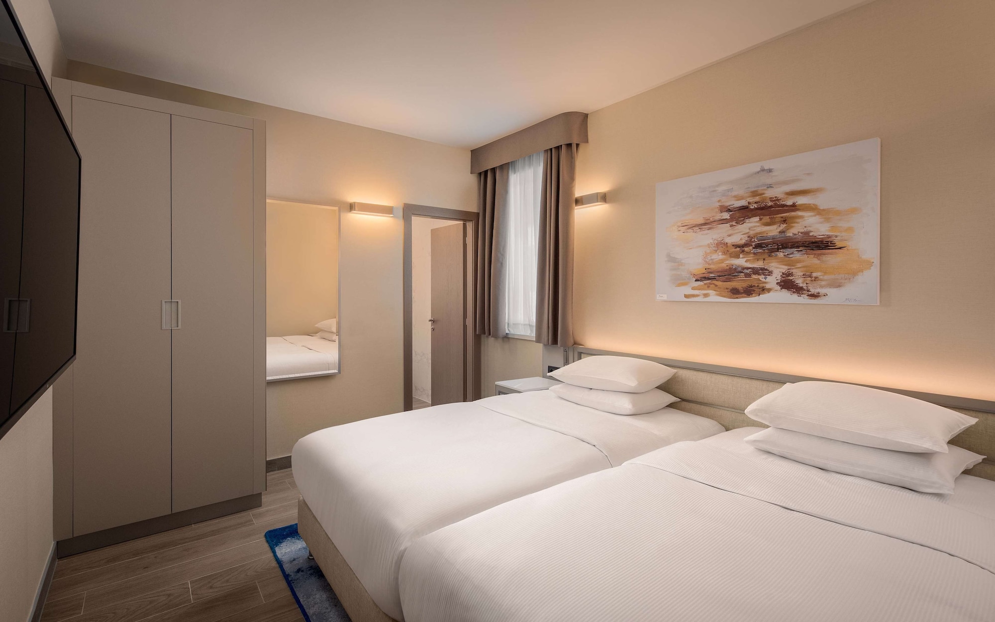 2 Bedrooms, Deluxe, Suite, 2 King Beds, Murphy Bed