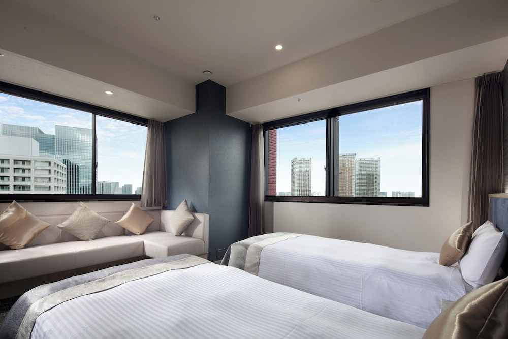 DELUXE, TWIN BEDS, CORNER