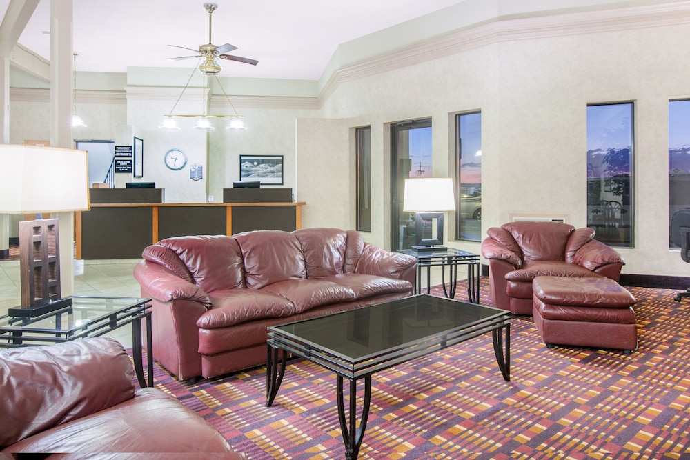 Super 8 by Wyndham Casper West by the River 14/22