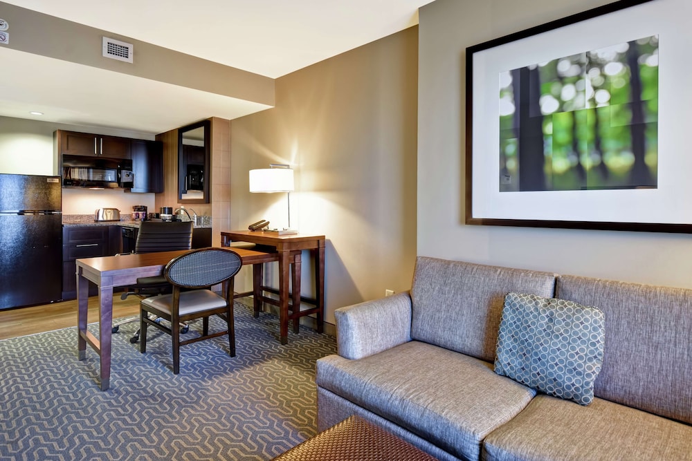 Embassy Suites Springfield 38/62