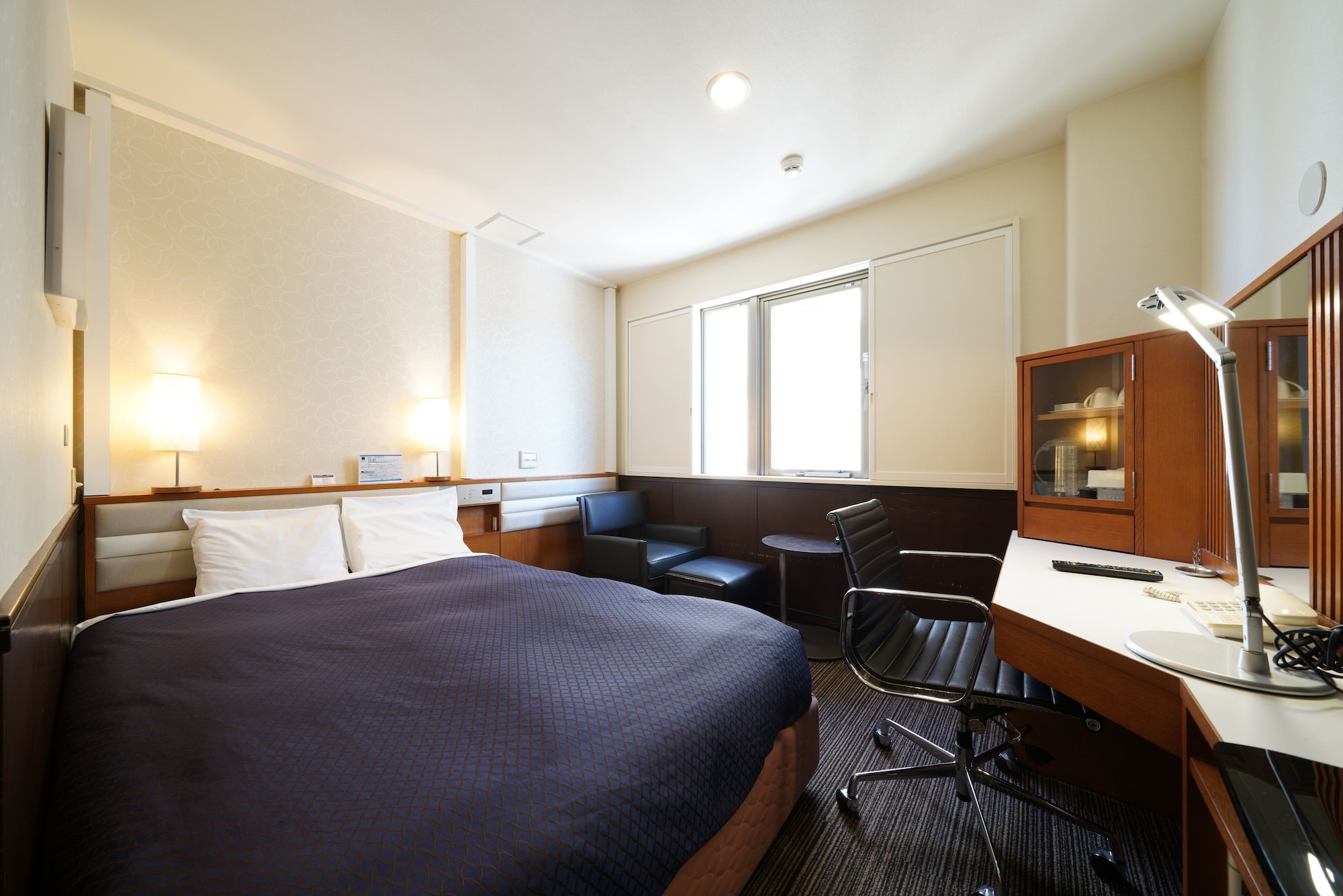 ROOM, DOUBLE BED