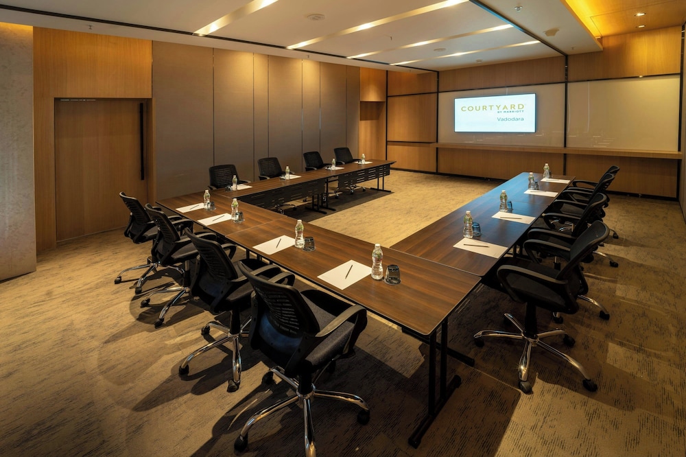 Courtyard By Marriott Vadodara 36/45
