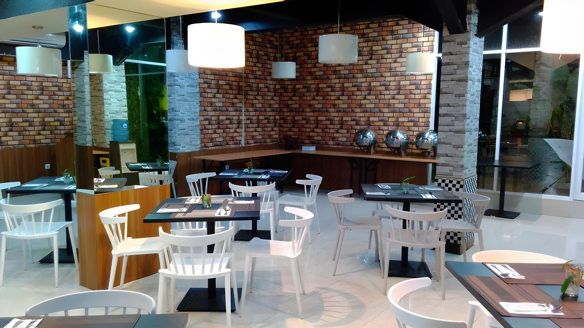 Bali De Anyer Hotel and Restaurant 13/25