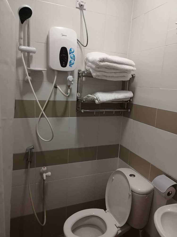 DELUXE, QUADRUPLE, PRIVATE BATHROOM